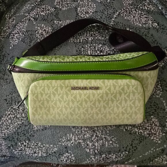 Michael Kors Cooper Ombré Signature Logo Sling Pack - Picture 2 of 5